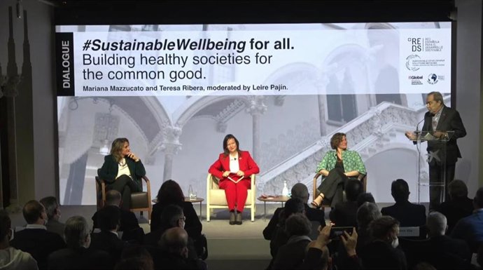 De izquierda a derecha: la vicepresidenta tercera del Gobierno, Teresa Ribera, la presidenta de la Reds, Leire Pajín, la profesora de la University College London Mariana Mazzucato y el presidente del Club de Roma, Jauma Lanaspa