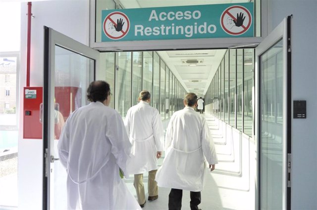 Archivo - La incidencia de contagios de coronavirus en Aragón desciende un 37% en una semana.
