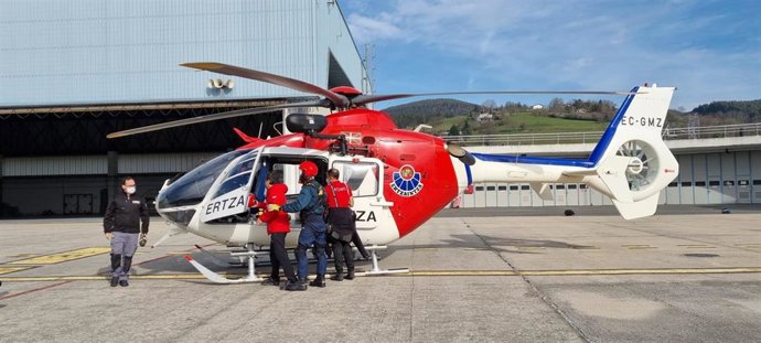Rescatado en helicóptero  un montañero de 63 años tras sufrir una indisposición cuando realizaba una ruta en Peñas de Aia