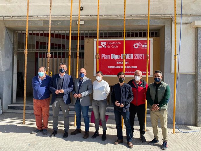 El responsable del área de Desarrollo Local de la Diputación de Cádiz, Manuel Chacón, durante su visita a Barbate.