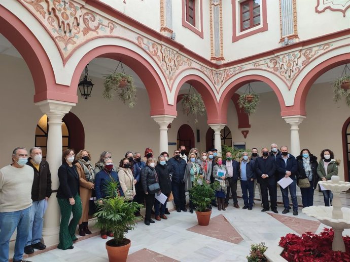 Acto de reconocimiento del Ayuntamiento de Alcalá al movimiento vecinal.