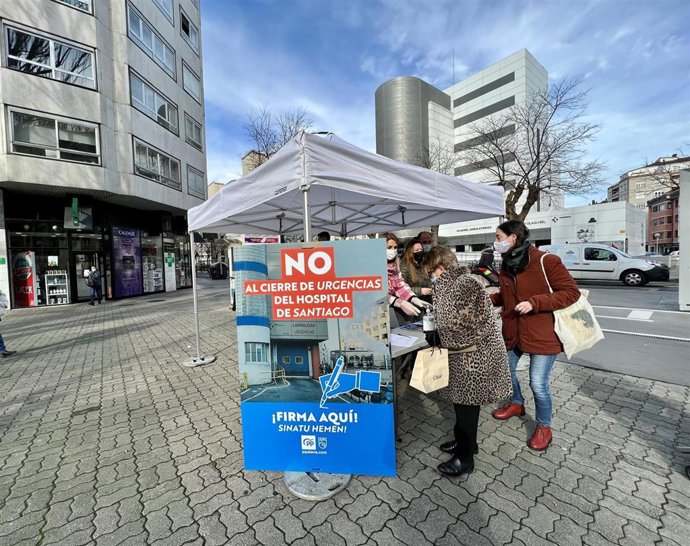 PP recoge firmas para que se mantenga un servicio de atención de Urgencias en el hospital de Santiago, en Vitoria