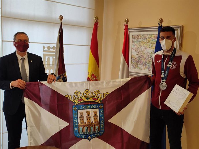 El concejal de Deportes felicita a Agustín Casado "por su extraordinario juego en el Europeo de Balonmano"