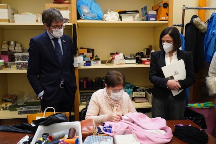 La consejera de Igualdad, Justicia y Políticas Sociales del Gobierno Vasco, Beatriz Artolazabal, y el presidente de Eudel y alcalde de Vitoria-Gasteiz, Gorka Urtaran