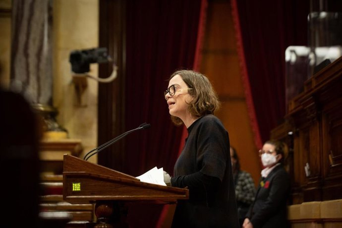 La diputada de la CUP en el Parlament Eullia Reguant en el pleno sobre el dictamen de Pau Juvill (CUP) el 3 de febrero.
