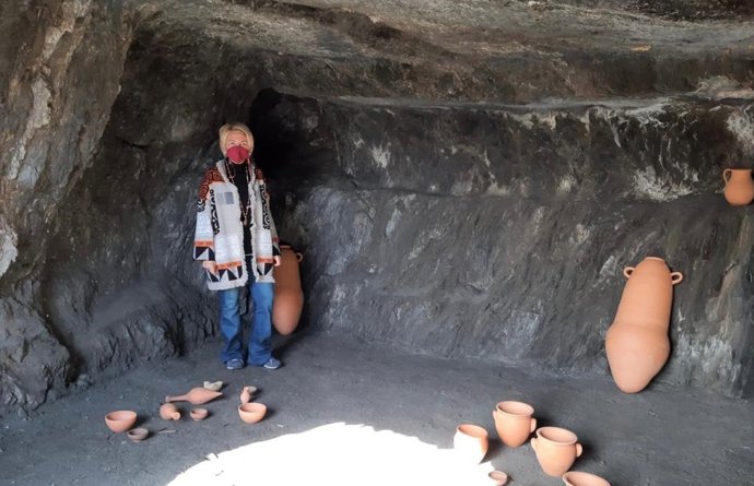 Eloísa Cabrera visita el yacimiento de Villaricos, en Almería