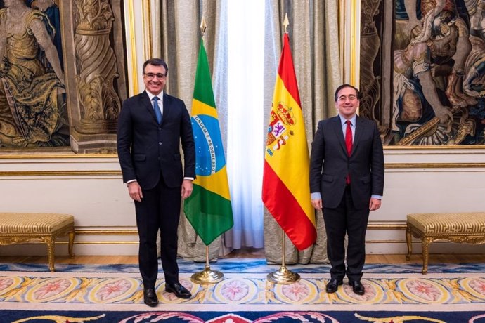 El ministro de Asuntos Exteriores, José Manuel Albares, y su homólogo de Brasil, Carlos Alberto Franco Frana