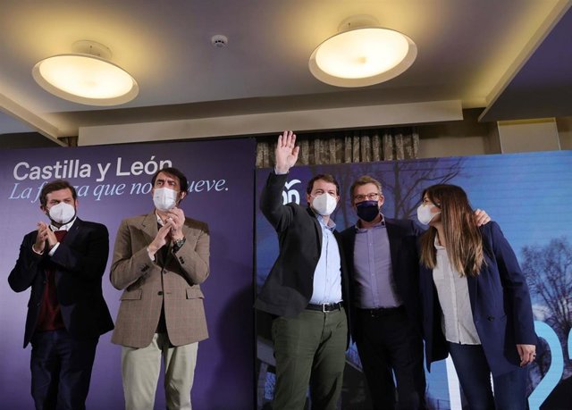 Núñez Feijóo durante el acto electoral de apoyo a Fernández Mañueco en Ponferrada.