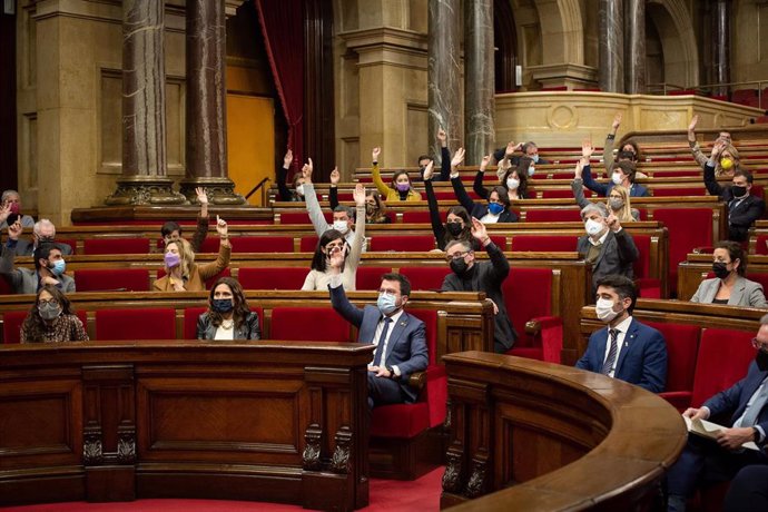 Votación en el pleno del Parlament sobre el dictamen acerca del escaño de Pau Juvill (CUP), en la que no ha votado la CUP.