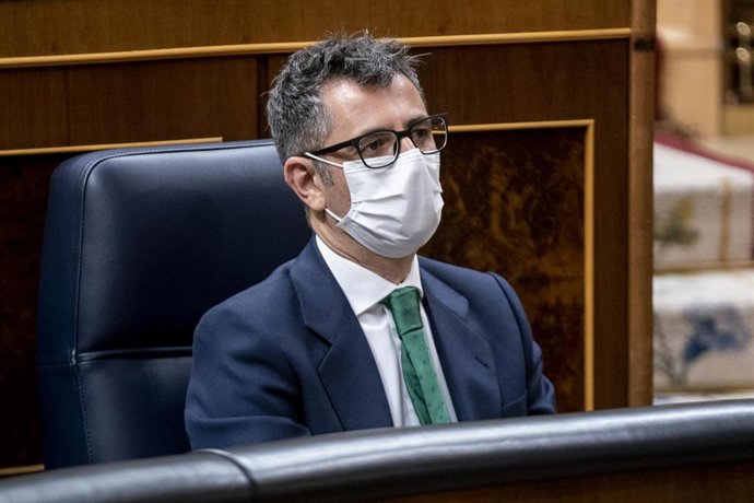 El ministro de la Presidencia, Relaciones con las Cortes y Memoria Democrática, Félix Bolaños, en una sesión plenaria extraordinaria en el Congreso de los Diputados, a 25 de enero de 2022, en Madrid (España). 