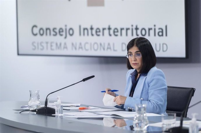 La ministra de Sanidad, Carolina Darias, en una rueda de prensa posterior a la reunión del Consejo Interterritorial del SNS, en La Moncloa, a 2 de febrero de 2022, en Madrid (España).