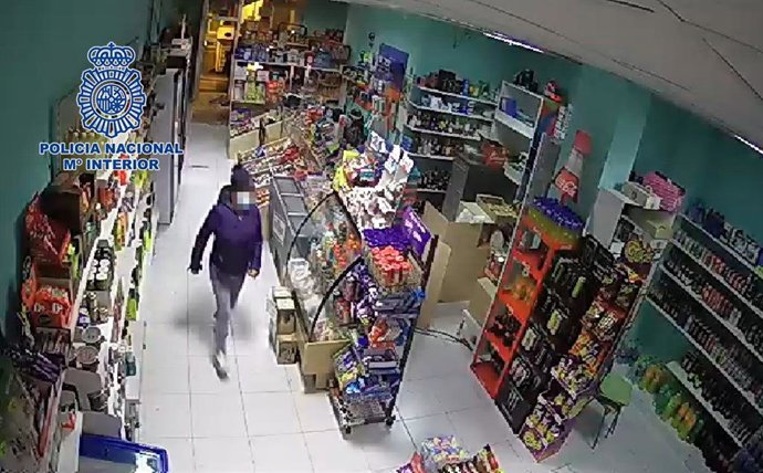 La Policía Nacional identifica a los miembros de un   grupo criminal itinerante especializado en sustracciones al descuido mediante el método del billete roto