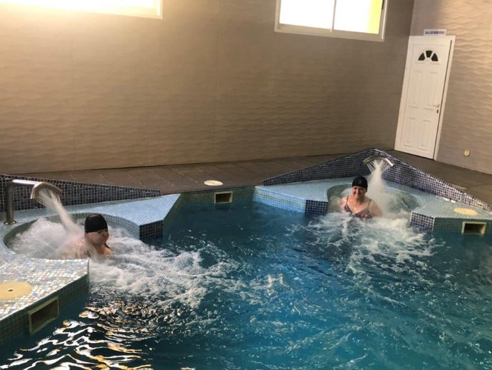 Archivo - Usuarios del programa de Termalismo.