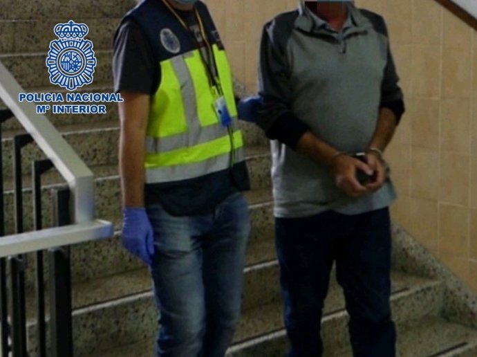 Archivo - Imagen de archivo de un Hombre detenido por la Policía Nacional