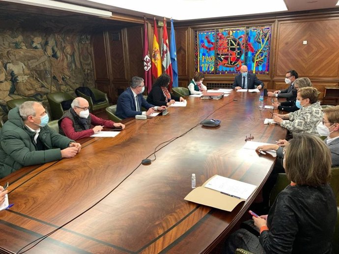 El alcalde de León, José Antonio Diez, preside la Junta de Gobierno Local del Ayuntamiento de León de este viernes.