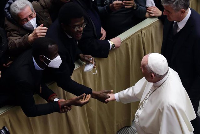 26 January 2022, Vatican, Vatican City: Pope Francis greets the faithful during his weekly General Audience in the Paul VI Audience Hall at the Vatican. Photo: Evandro Inetti/ZUMA Press Wire/dpa