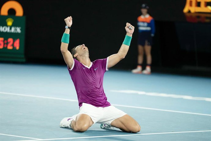 Rafael Nadal celebra su victoria en el Abierto de Australia 2022