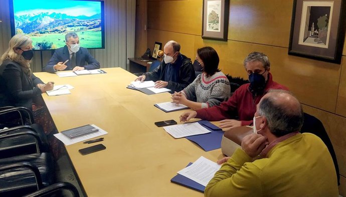 Reunión de Alejandro Calvo con Asturias Ganadera
