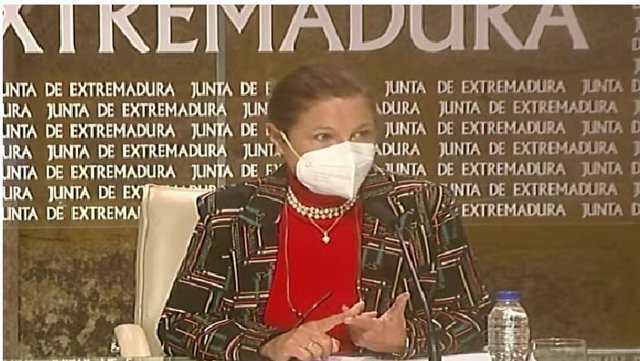 La vicepresidenta primera y consejera de Hacienda y Administración Pública de la Junta de Extremadura, Pilar Blanco-Morales, en rueda de prensa sobre financiación autonómica