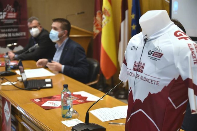 Presentación de la Gran Fondo Internacional Ciclodeportiva 'Sierra de Albacete'.