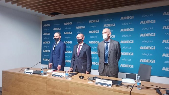 Ayerza, Junkera y Sasigain en al sede de Adegi.