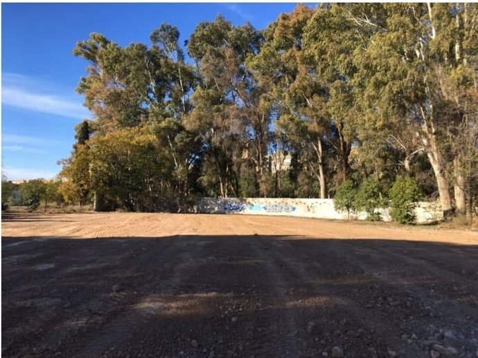Solar vacío donde hasta hace tres meses se levantaba el edificio Kosovo, del complejo Miraflores, propiedad de la Diputación de Sevilla.