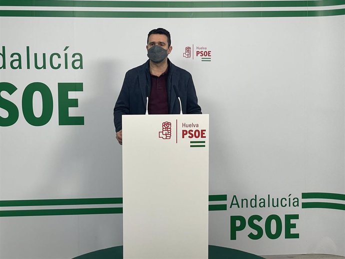 El senador por el PSOE de Huelva y secretario de Relaciones Institucionales de la Ejecutiva Provincial, Amaro Huelva.