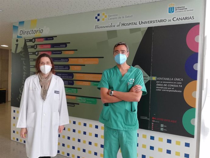 La oncóloga Raquel Hernández y el farmacéutico y jefe de la Unidad de Investigación, Fernando Gutiérrez
