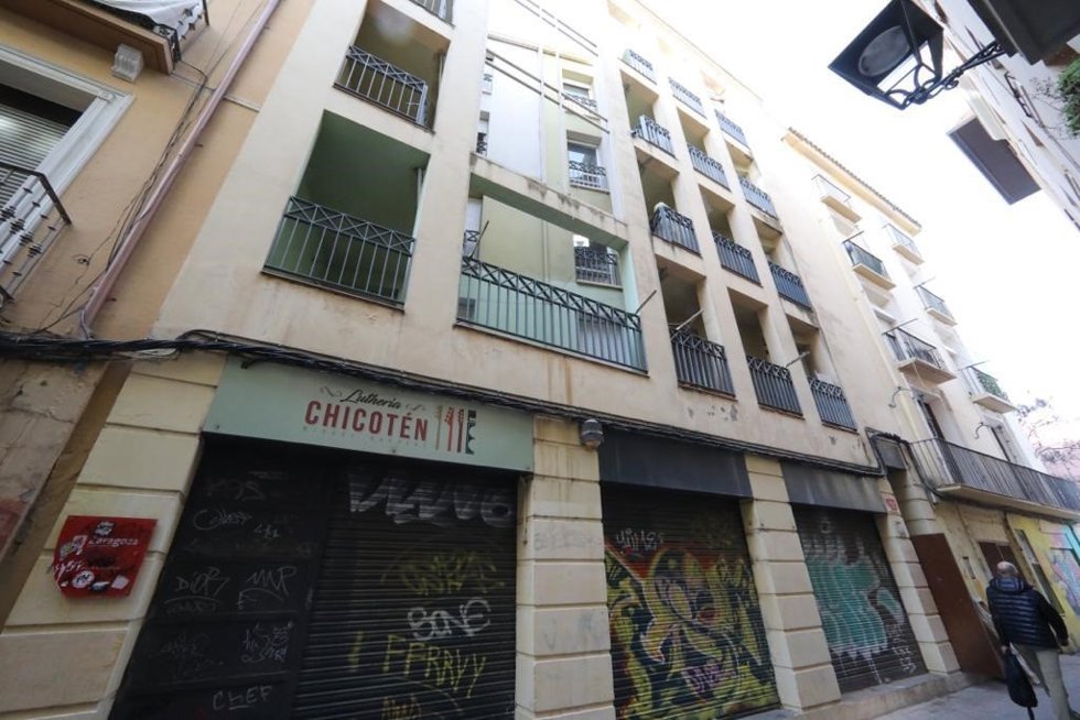 El Ayuntamiento sigue con la construcción de viviendas sociales en Las Armas 49 tras desalojar a sus 'okupas'.