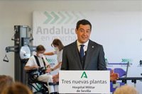 Moreno dice que se acatará la retirada de la mascarilla en exteriores pero lamenta "bandazos" del Gobierno