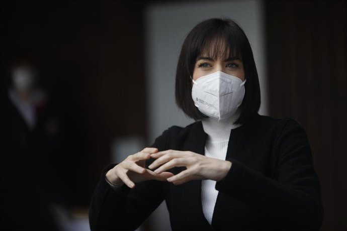 La ministra de Ciencia e Innovación, Diana Morant, durente el encuentro con investigadores del Institut Hospital del Mar d'Investigacions Mdiques 