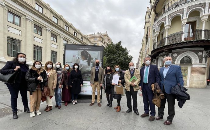 Inauguración de la exposición '50 aniversario. 50 años cambiando la Historia del Cáncer'