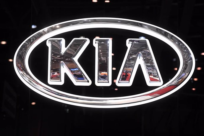 Archivo - FILED - 06 March 2019, Switzerland, Geneva: A general view of the Kia logo on the second day of the 89th Geneva Motor Show. Kia Motors' share rose to its highest level in 8 years. Photo: Uli Deck/dpa