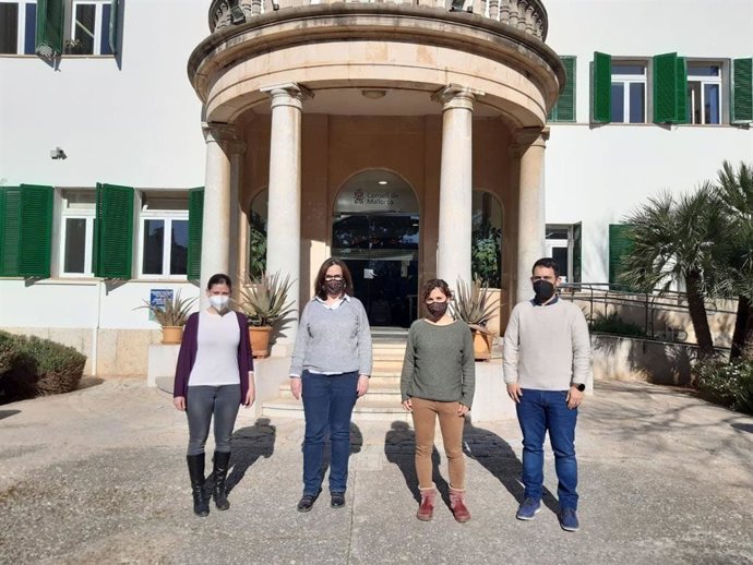 (I-D) La Vicepresidenta Y Consellera Insular De Sostenibilidad Y Medio Ambiente, Aurora Ribot; La Directora Ejecutiva De Rezero, Elena Diez, La Coordinadora En Baleares De Rezero, Roser Badia, Y El Director Insular De Residuos, Juan Carrasco.