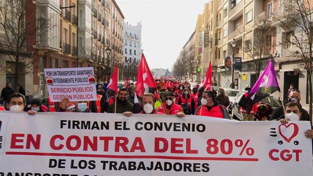 Manifestación en Valladolid contra la firma del convenio del transporte sanitario de Castilla y León.