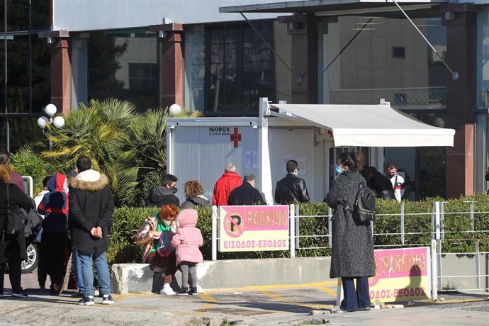 Archivo - Pruebas de coronavirus en Atenas, Grecia