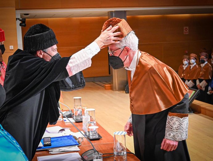 El director del programa Galileo de la Agencia Espacial Europea (ESA) y uno de los mayores expertos a nivel mundial en navegación por satélite, Javier Benedicto, es investido doctor honoris causa por la UPV