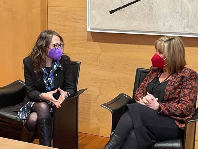 La consellera Tnia Verge se reúne con la alcaldesa de L'Hospitalet de Llobregat, Núria Marín