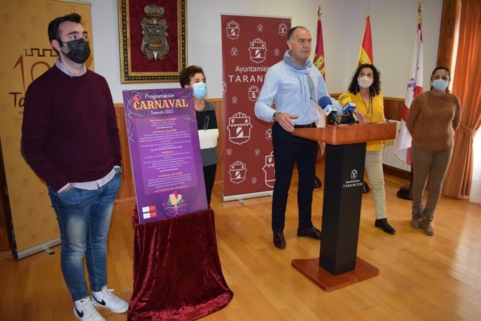 Presentación del expediente para que la fiesta de los años 60 de Tarancón sea Fiesta de Interés Turístico Regional.