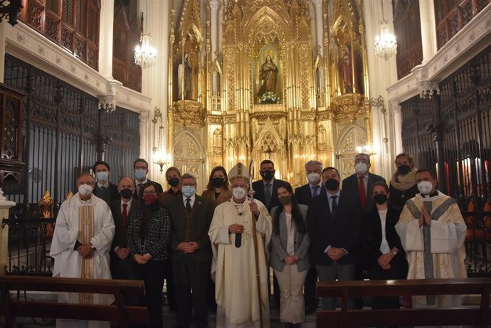 Monseñor Saiz preside una misa en la capilla de las Esclavas dentro de las Jornadas 'Católicos y Vida Pública'.