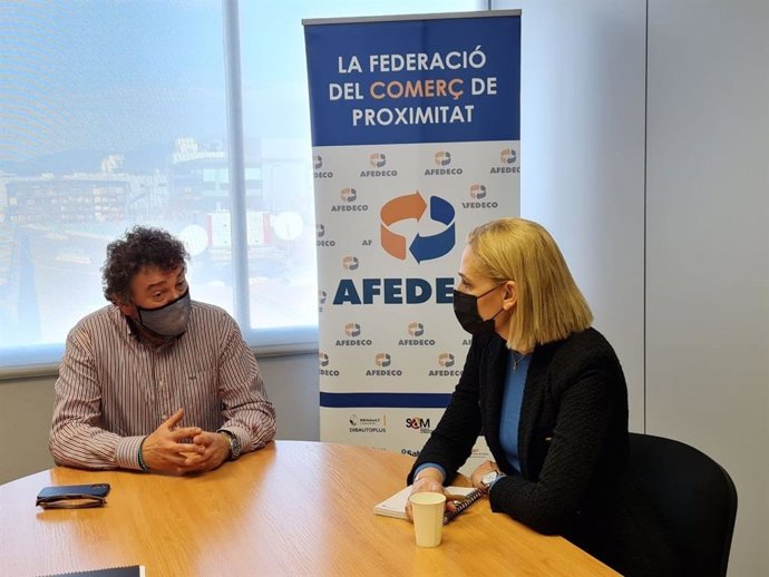 La portavoz del grupo municipal de Ciudadanos (Cs) en el Ayuntamiento de Palma, Eva Pomar, se ha reunido con el presidente de AFEDECO, Toni Gay.