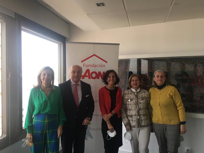 Fundación Aon España dona el importe de los obsequios de Navidad cedidos por los empleados de Aon a adELA y FESBAL