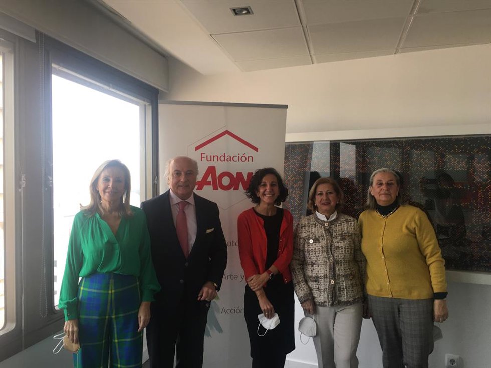 Fundación Aon España dona el importe de los obsequios de Navidad cedidos por los empleados de Aon a adELA y FESBAL