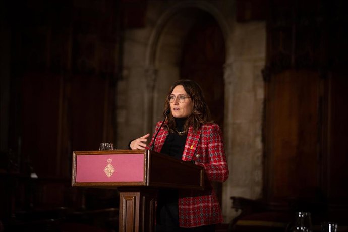 La consellera de Presidencia de la Generalitat, Laura Vilagr, interviene en el acto de constitución del Consell de Governs Locals en el Ayuntamiento de Barcelona. ARCHIVO.