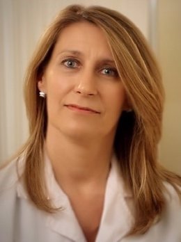 La doctora Aurora Rodríguez analiza los tratamientos radioterápicos.
