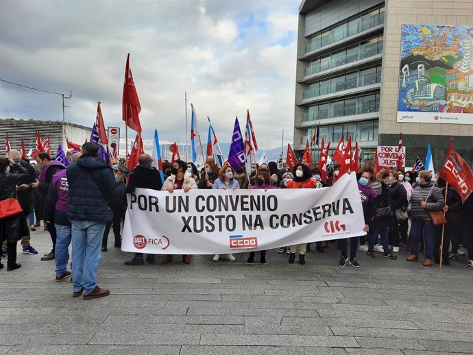 Manifestación en Vigo de los trabajadores del sector de la conserva.