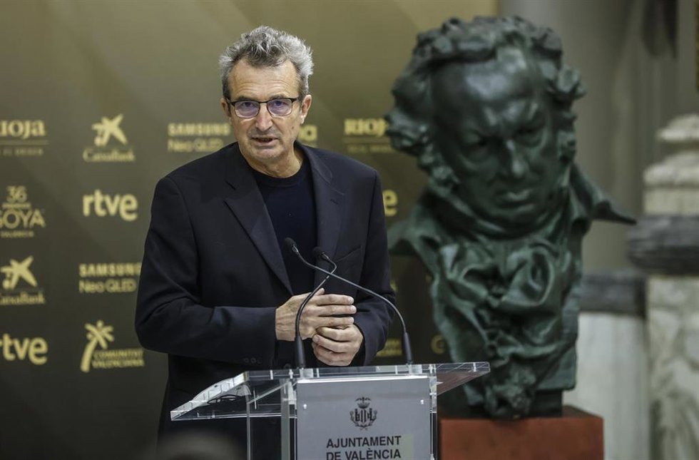 El presidente de la Academia de las Artes y las Ciencias Cinematográficas de España, Mariano Barroso, durante la presentación de las actividades previas a la Gala de los Premios Goya 2022 en el salón de Cristal del Ayuntamiento, a 2 de febrero de 2022, 