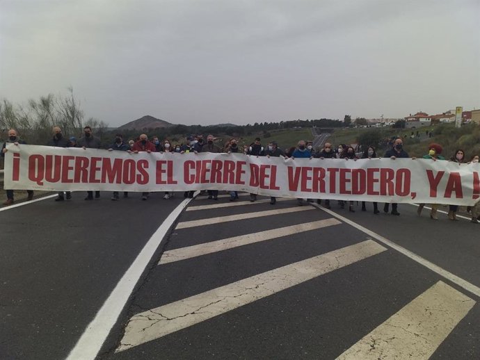 Marcha contra el vertedero de Nerva llevada a cabo este viernes.