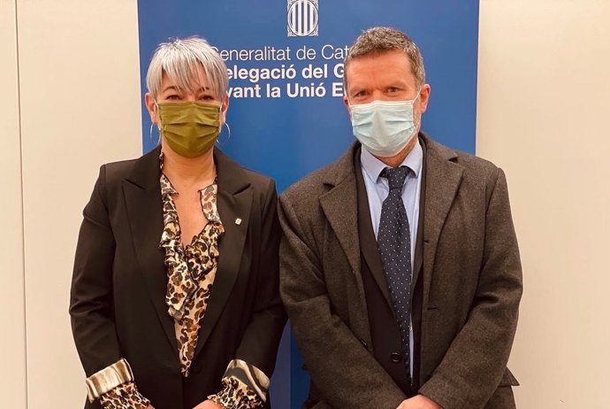 La consellera Lourdes Ciuró amb el secretari general de la Xarxa Europea d'Igualtat Lingüística (Elen), Davyth Hicks