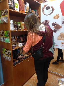 Tienda de Comercio Justo de Cáritas Diocesana de Huesca.